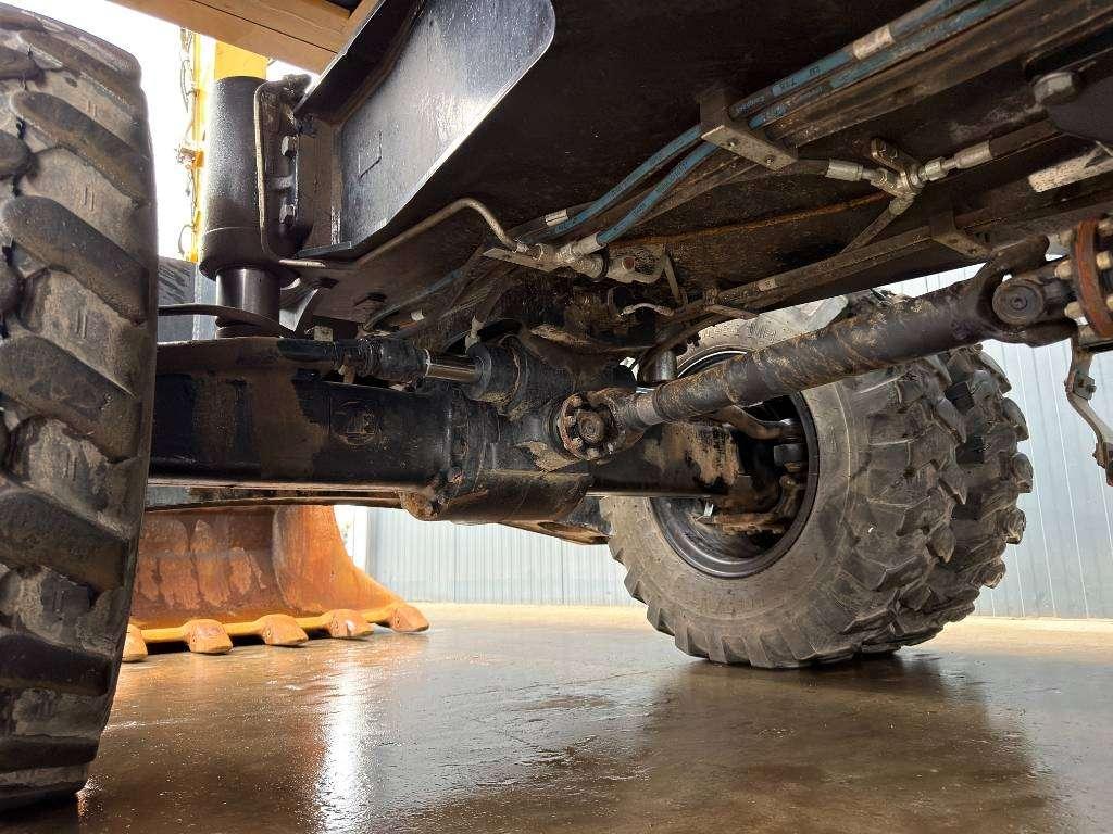 Caterpillar M318F Photo 17