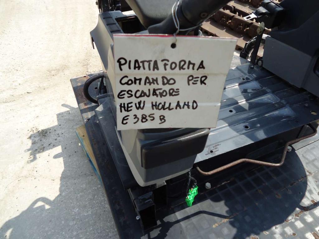 PIATTAFORMA COMANDO pour New Holland E385B - 215B - 245B - ED ALTRI NEW HOLLAND Photo 4