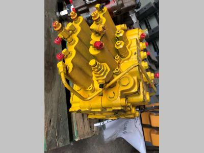 Distributeur hydraulique pour JCB JS220 en vente par Fratelli Zenzalari S.r.l.