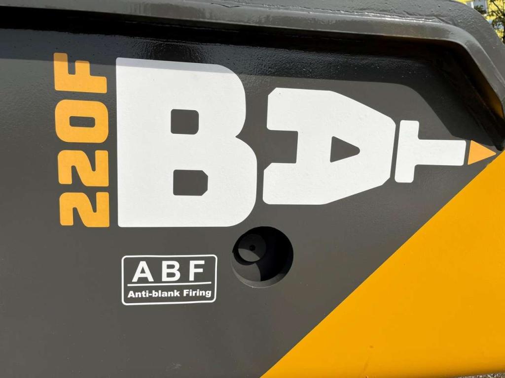 Other manufacturers BAT 220F Photo 8