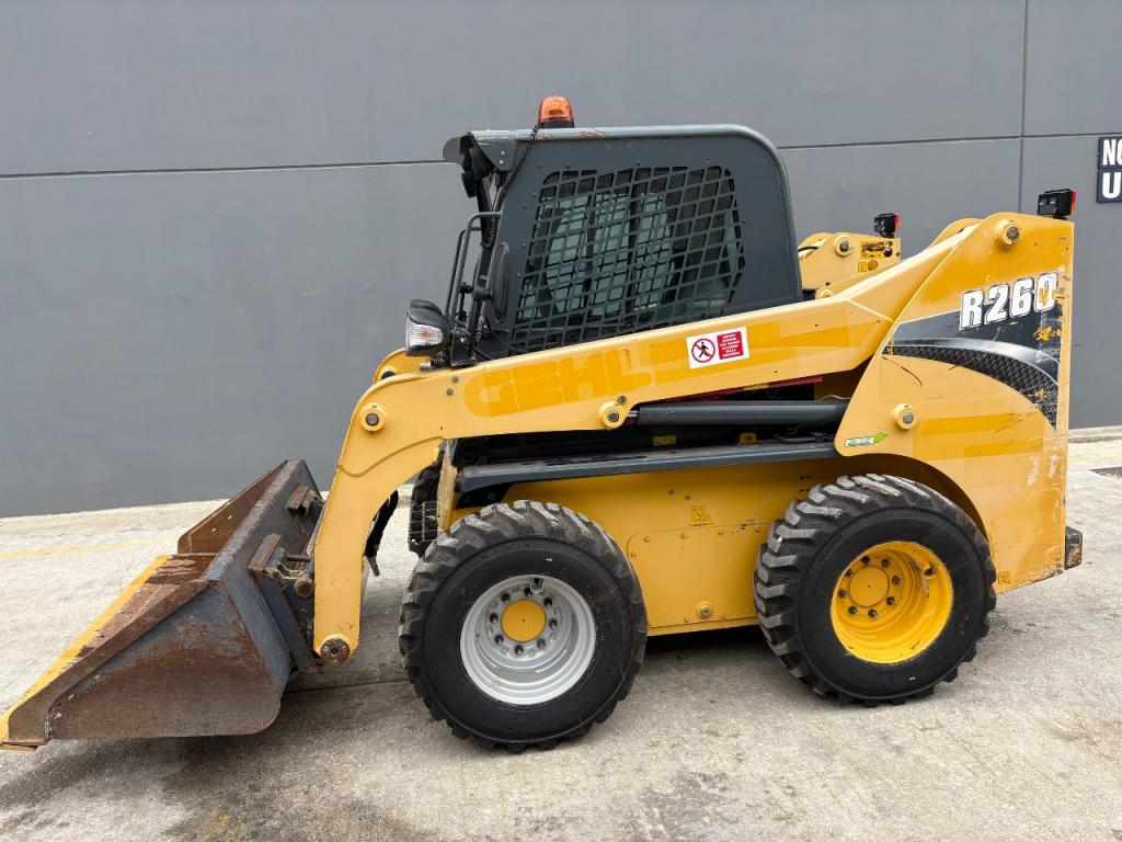 Gehl R260 Photo 1