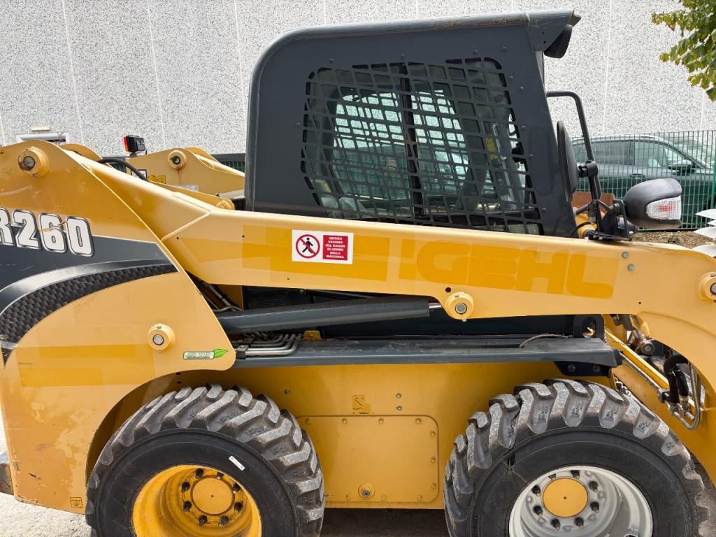 Gehl R260 Photo 2
