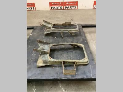Cornice per faro pour Iveco 260/330 F 35 en vente par Massucco T. Srl Area Ricambi