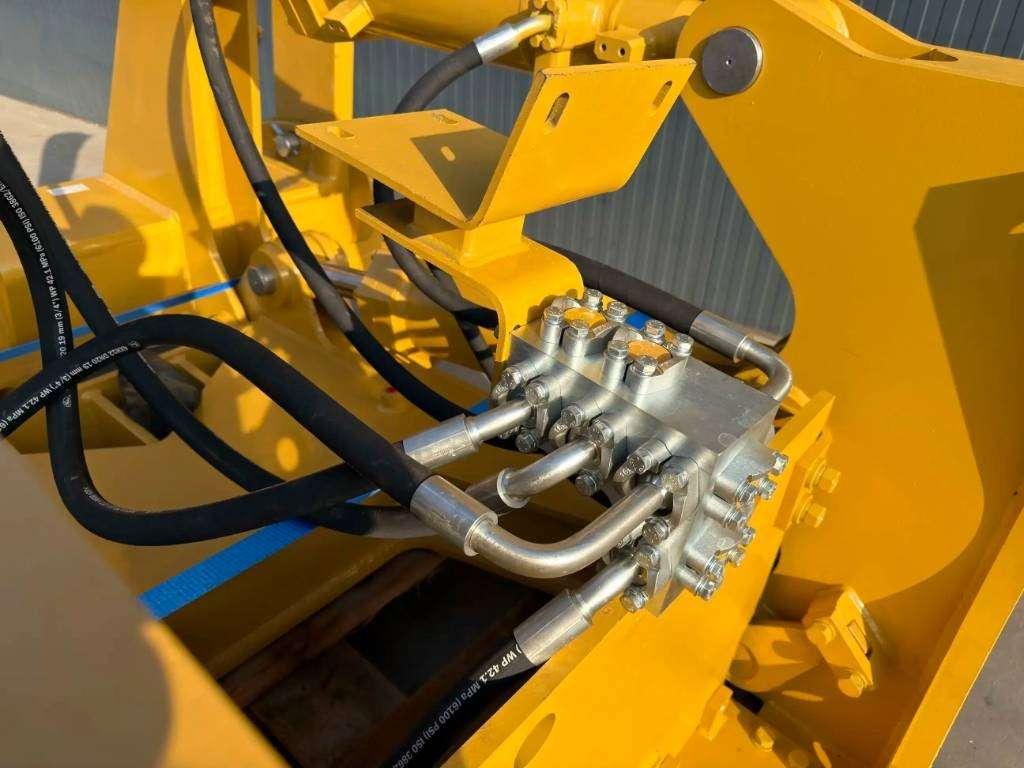 Caterpillar D8GC Multi Shank Ripper Photo 4