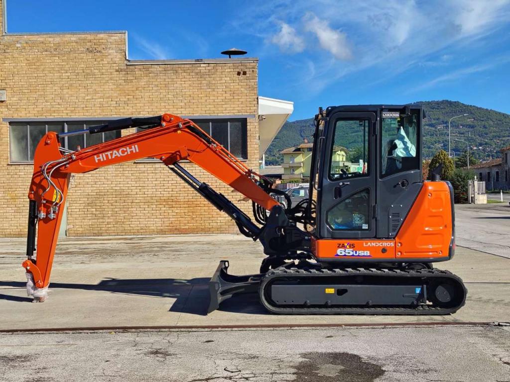 Hitachi ZX 65USB-6 CLR Photo 1