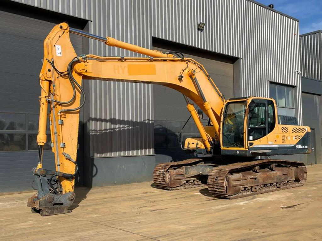 Hyundai Robex 300NLC-9A Photo 2