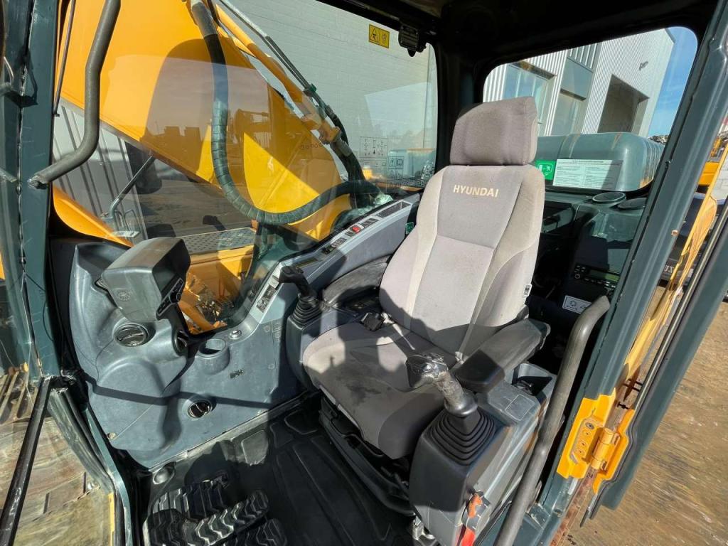 Hyundai Robex 300NLC-9A Photo 20