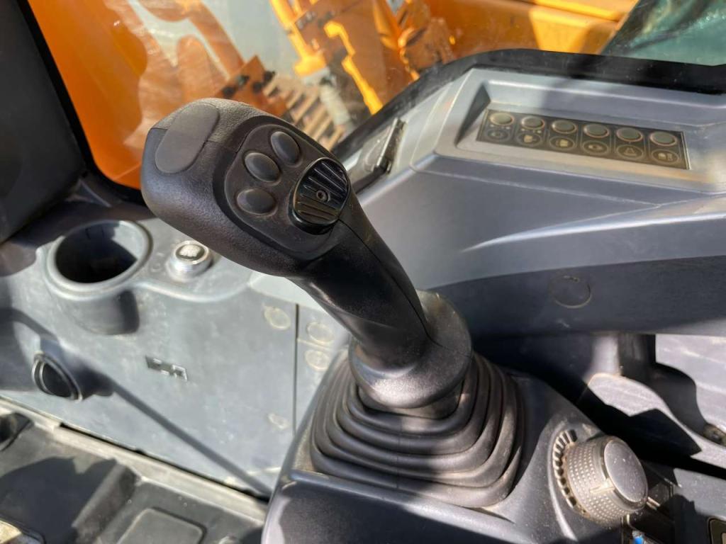 Hyundai Robex 300NLC-9A Photo 23