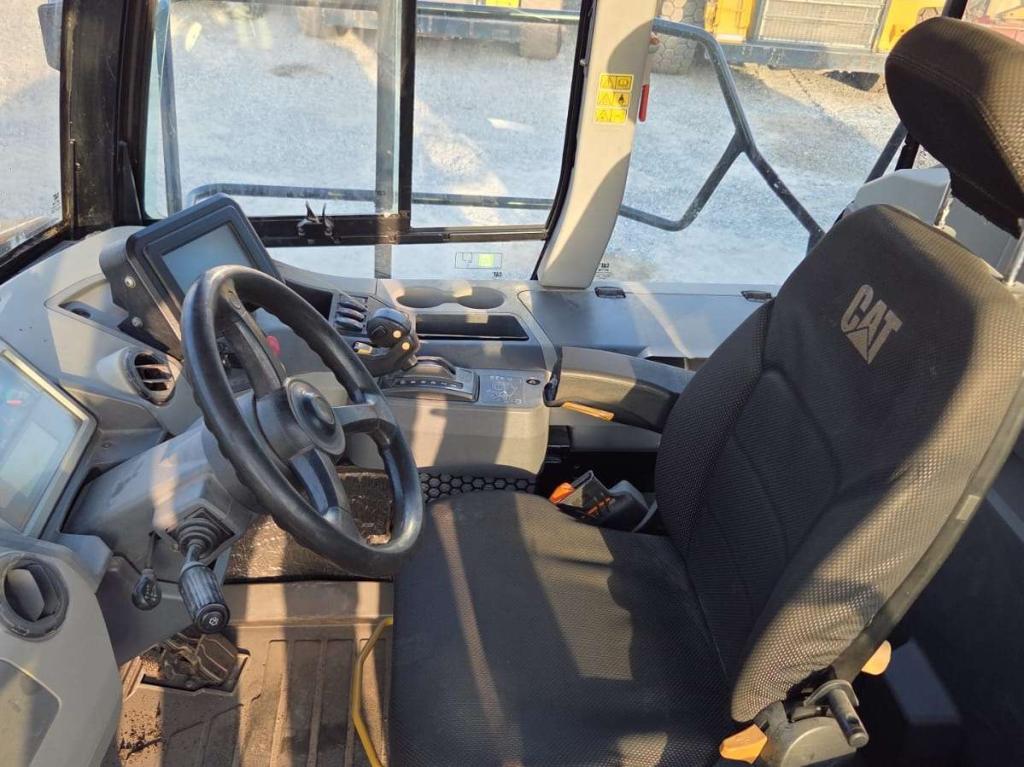 Caterpillar 740GC Photo 8
