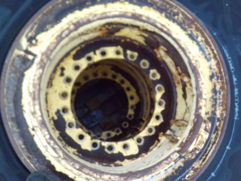 Pneu avec jantes pour New Holland W270B  - 26.5R25 Photo 3