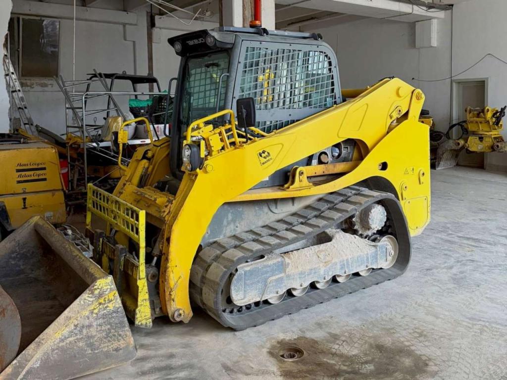 Takeuchi TL12V2 Photo 1