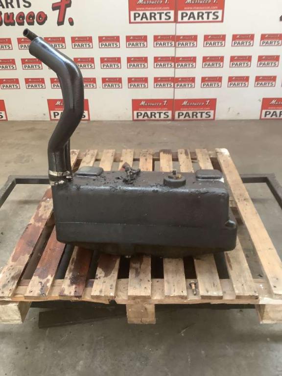 SERBATOIO CARBURANTE PER BOBCAT 753 Réservoir Photo 1