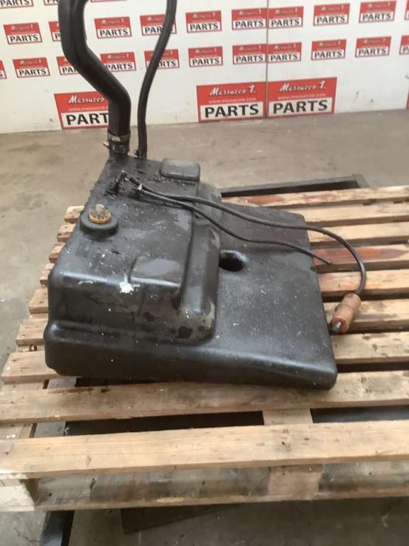 SERBATOIO CARBURANTE PER BOBCAT 753 Réservoir Photo 4
