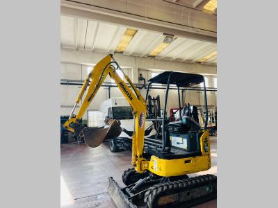 Komatsu PC16R Photo 1