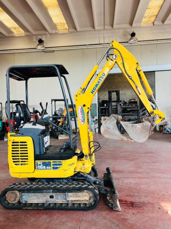 Komatsu PC16R Photo 3
