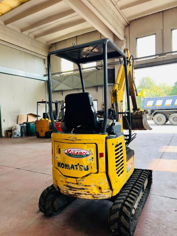Komatsu PC16R Photo 6