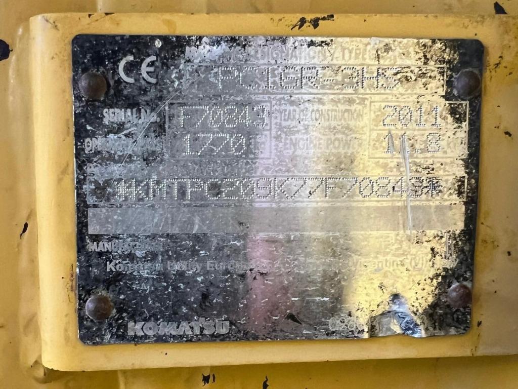 Komatsu PC16R Photo 8