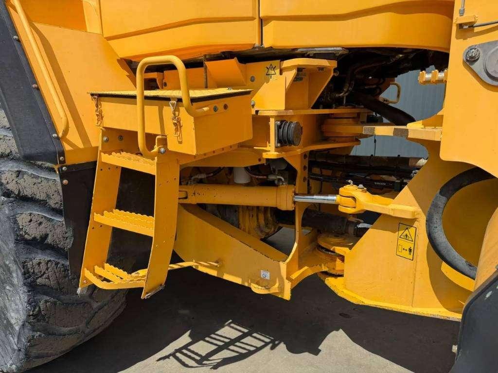 Volvo L180F Photo 17