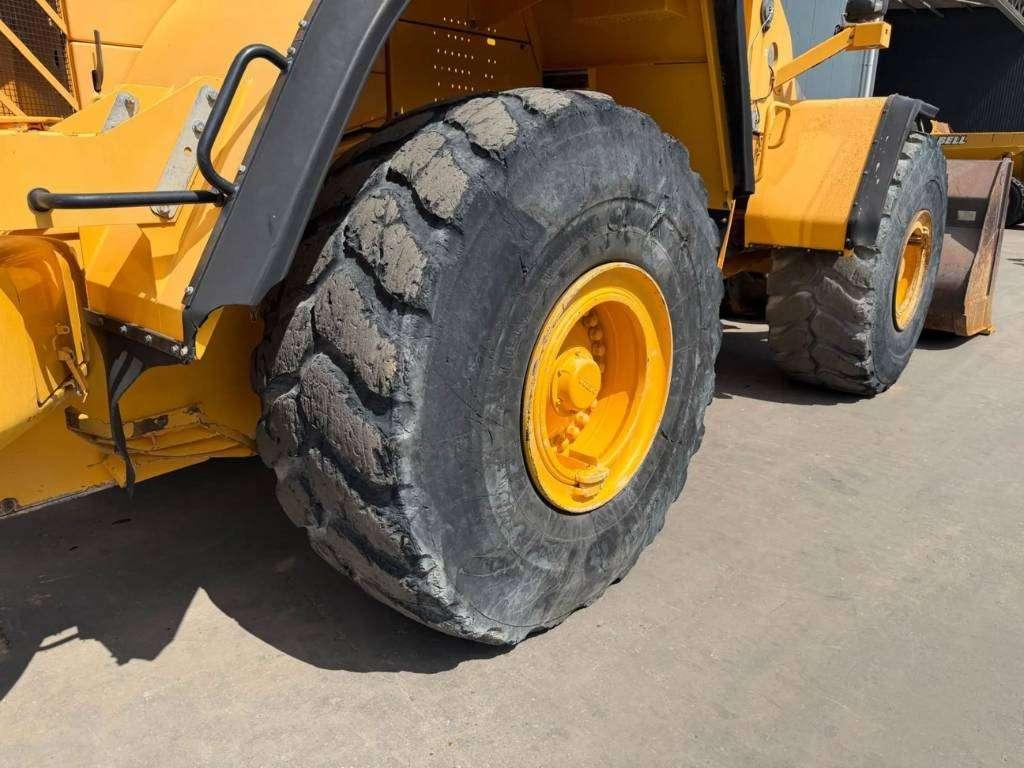 Volvo L180F Photo 22