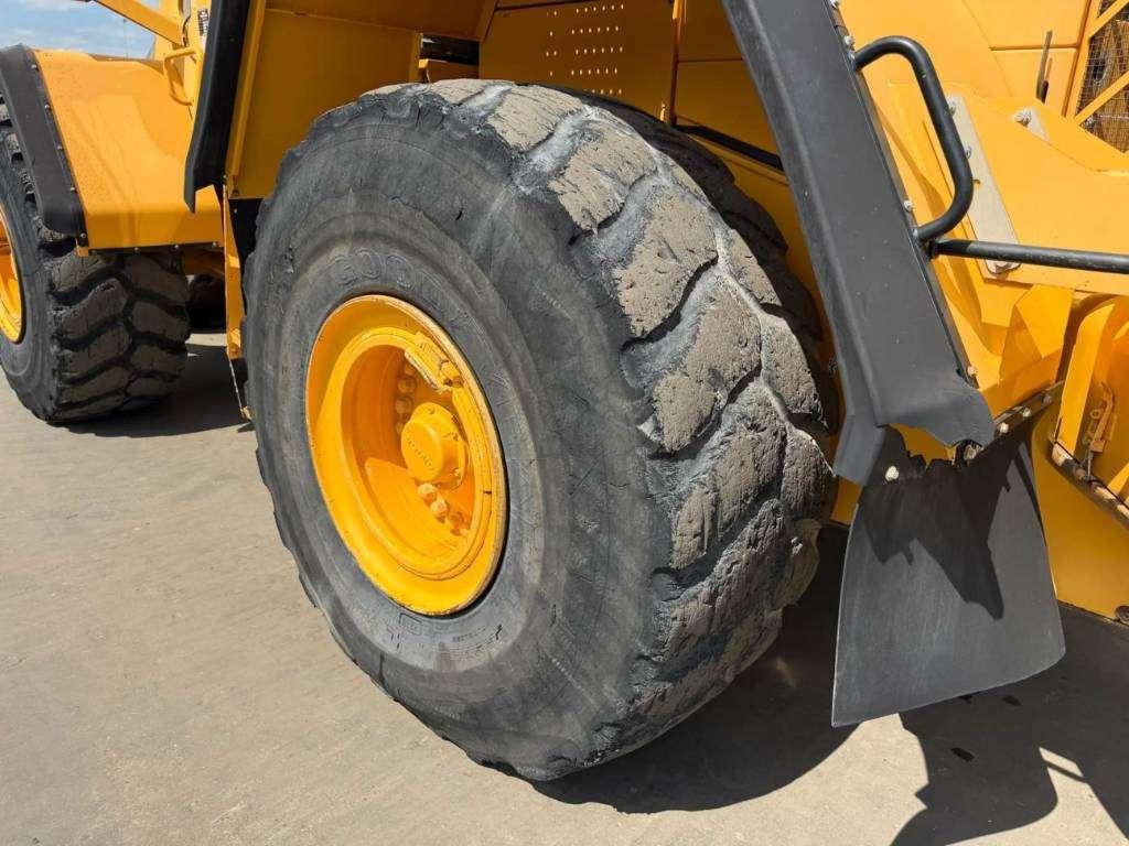 Volvo L180F Photo 23