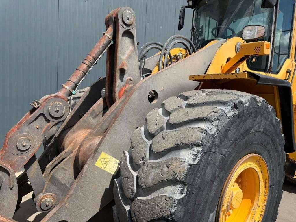 Volvo L180F Photo 24