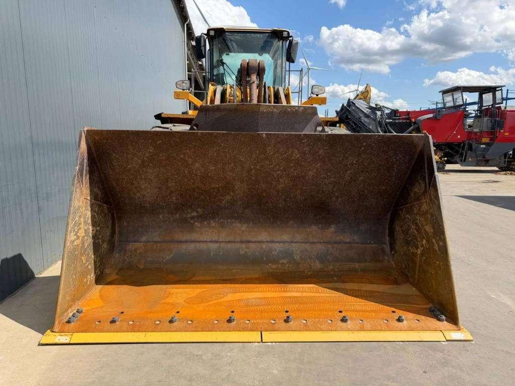 Volvo L180F Photo 26