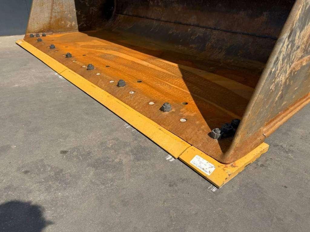 Volvo L180F Photo 27