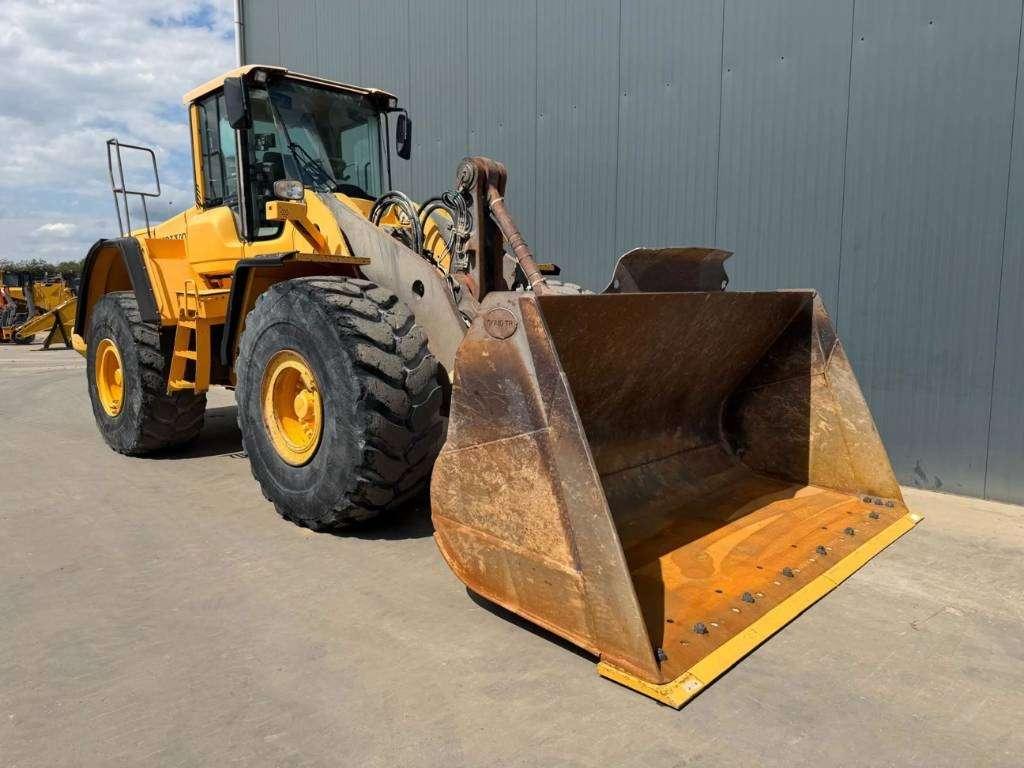 Volvo L180F Photo 3