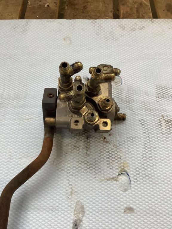 Vanne servopilotée pour Hitachi ZX135US Photo 2