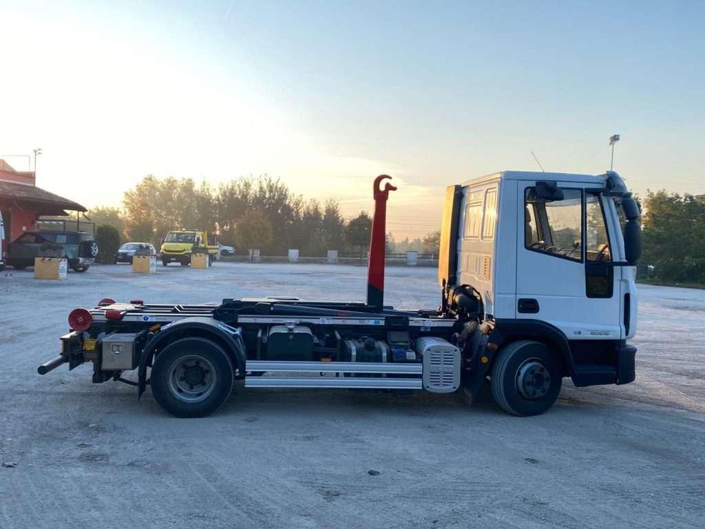 Iveco Camion ampliroll Photo 7