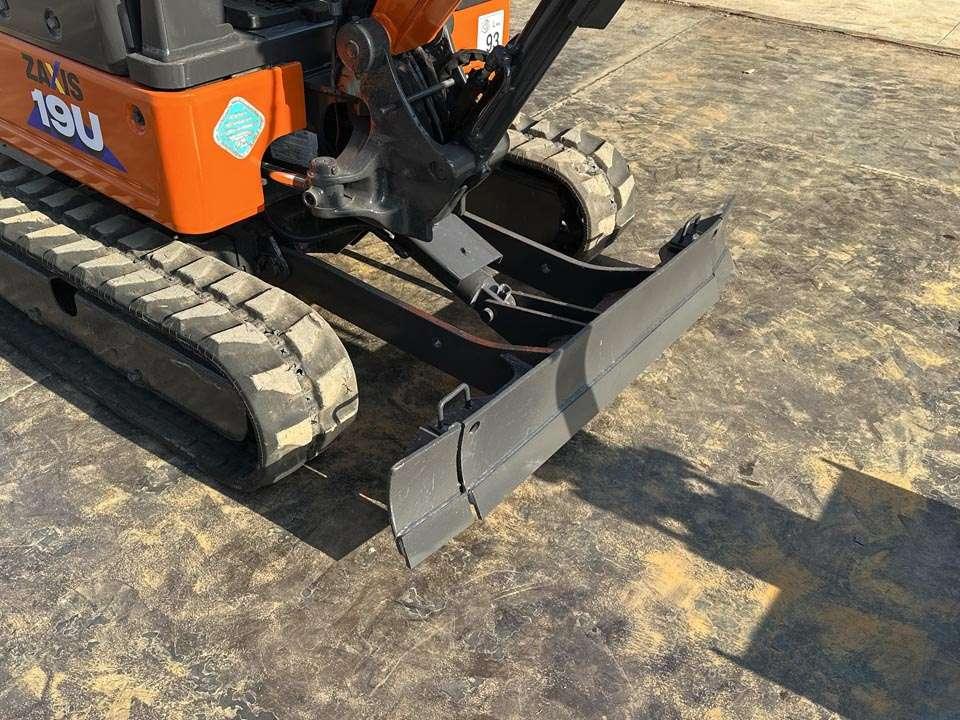 Hitachi ZX19U-5A YR Photo 6