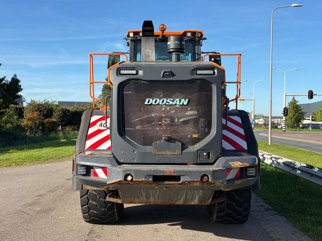 Doosan DL380-7 Photo 4