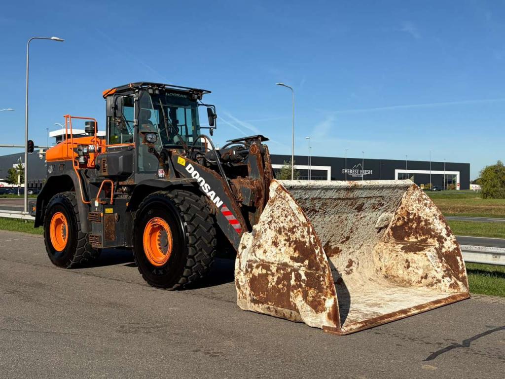 Doosan DL380-7 Photo 7