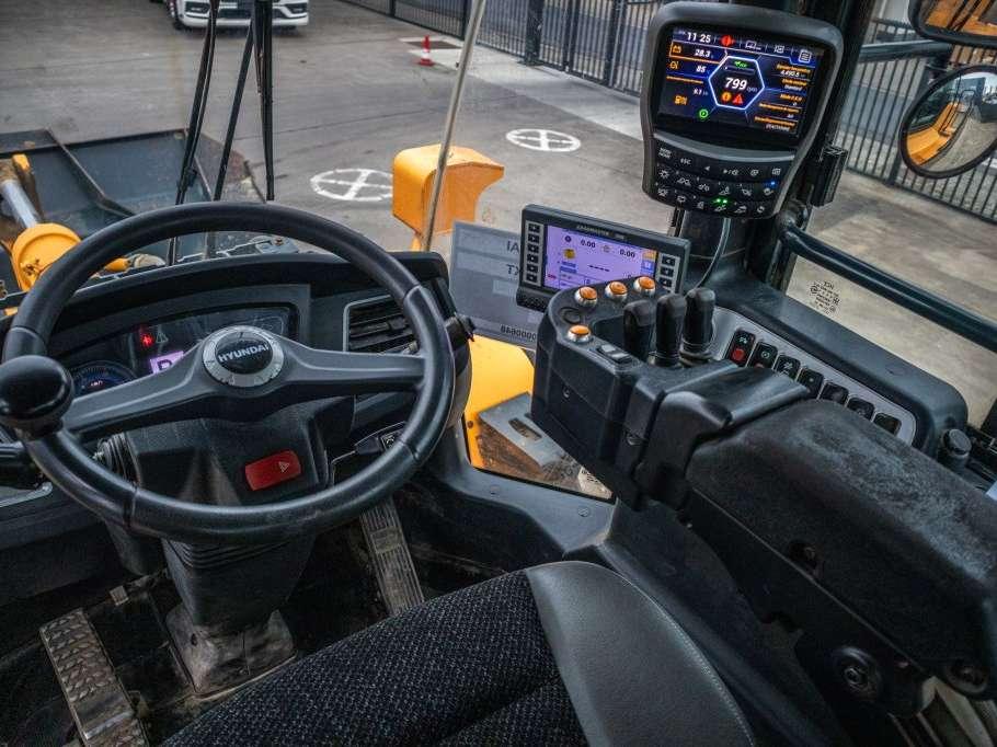 Hyundai HL955XT Photo 10