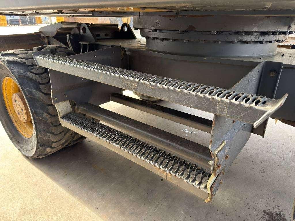 Volvo EW180E Photo 28