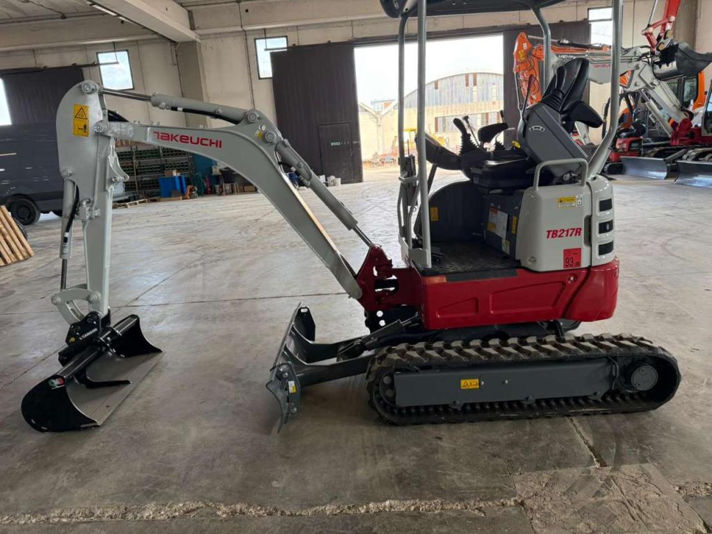 Takeuchi TB217-R Photo 3
