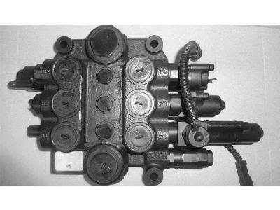 Distributeur hydraulique pour New Holland en vente par Tecnoricambi