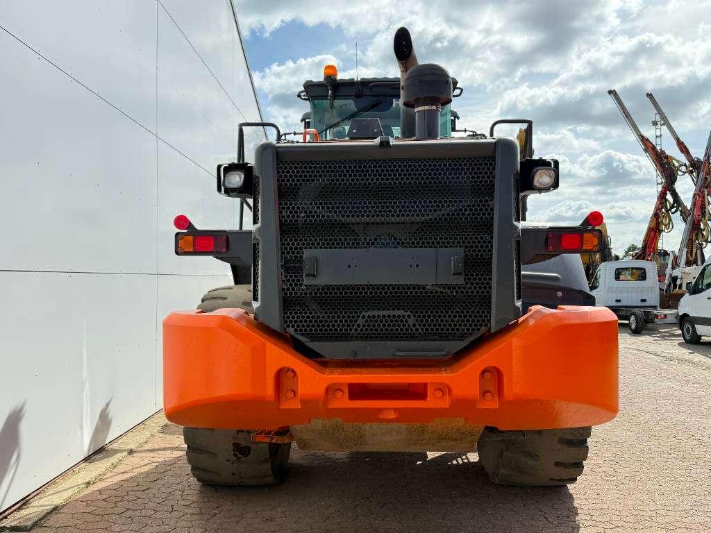 Hitachi ZW250-6 - Automatic Greasing / Weight System Photo 4