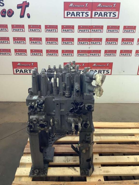 Distributeur hydraulique pour Hitachi ZX135-5 Photo 2