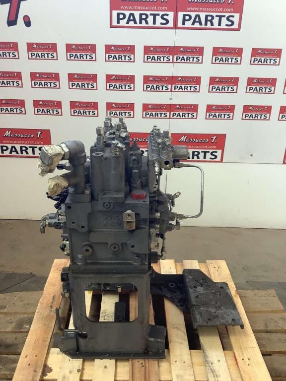 Distributeur hydraulique pour Hitachi ZX135-5 Photo 3