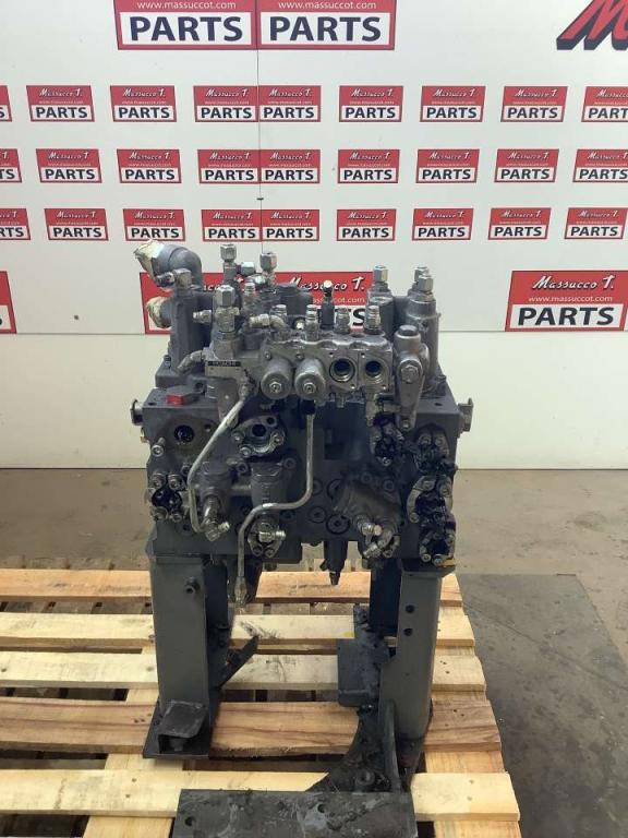 Distributeur hydraulique pour Hitachi ZX135-5 Photo 4