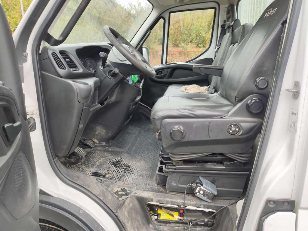 Iveco DAILY 35-140 Photo 17