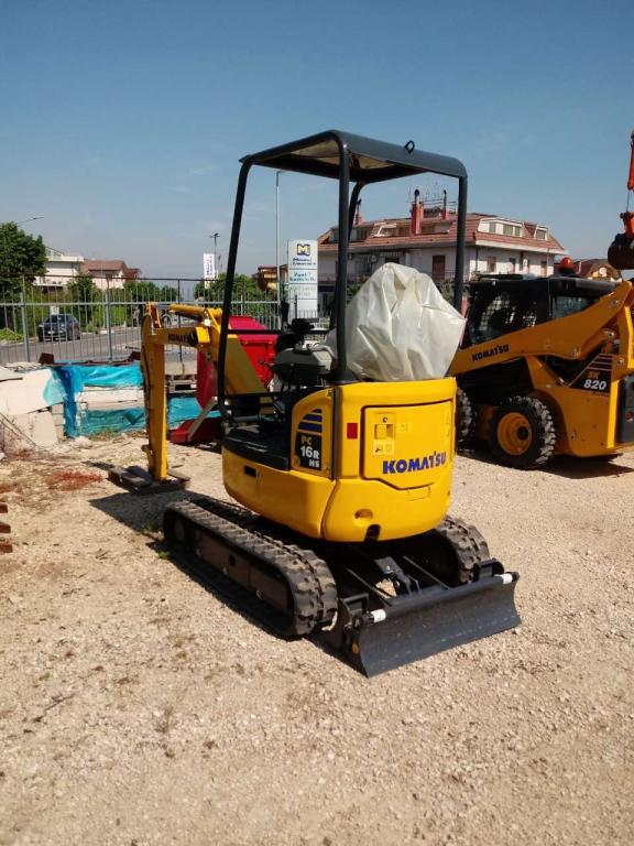 Komatsu PC16R-3HS Photo 4