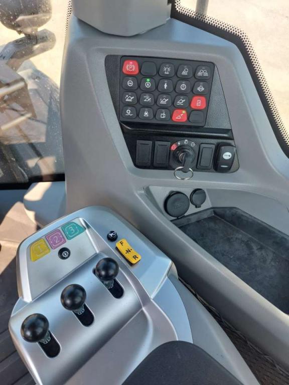 New Holland W170D Photo 10