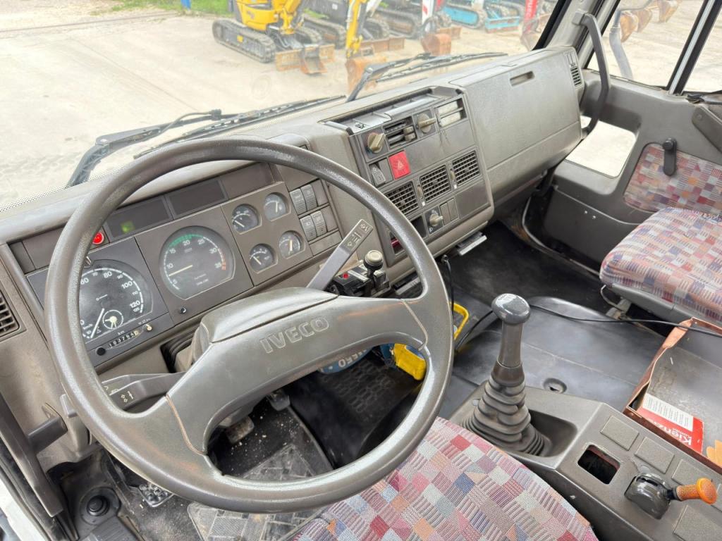 Iveco 130E18 Photo 8