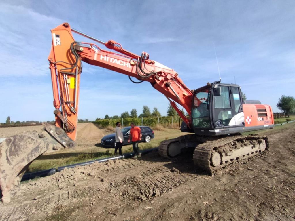 Hitachi Zaxis ZX240N-5B Series Photo 2