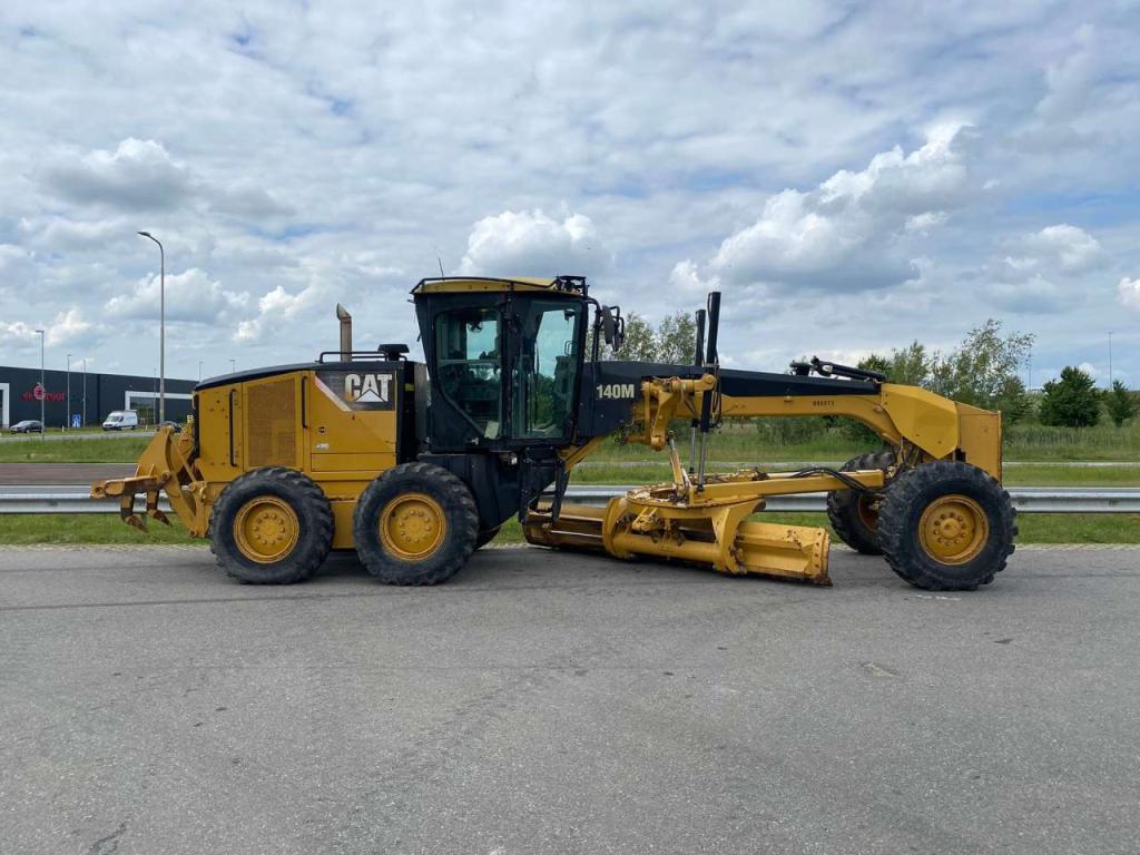 Caterpillar 140M Ripper + Pushblock Photo 5