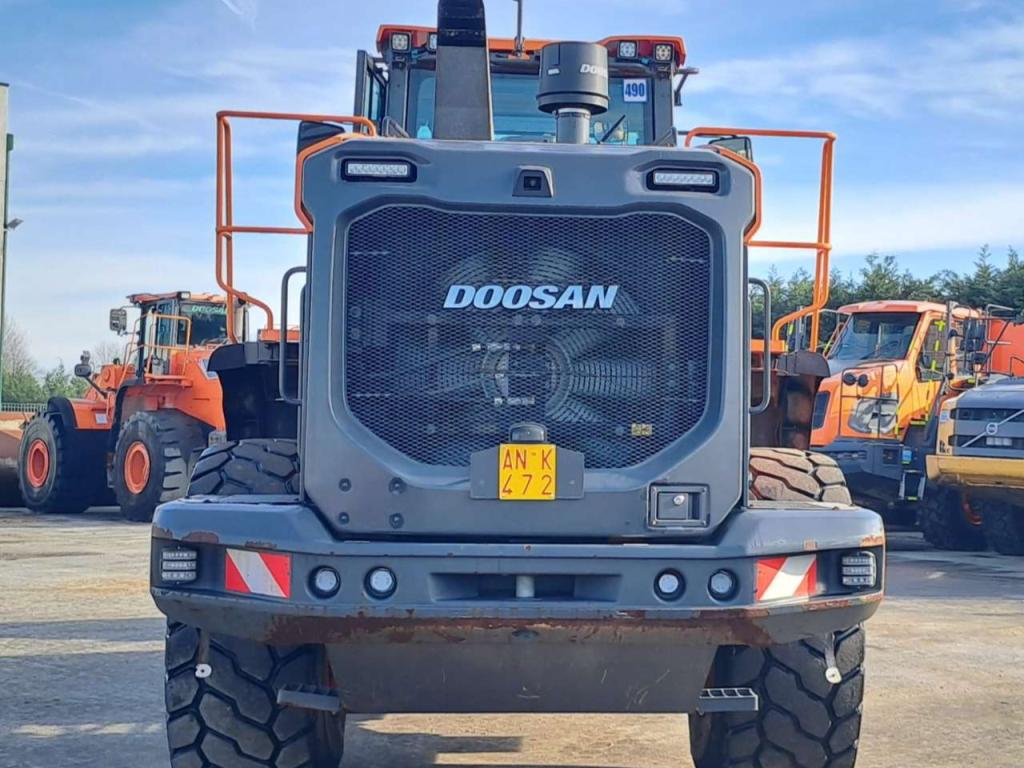 Doosan DL320-7 Photo 4