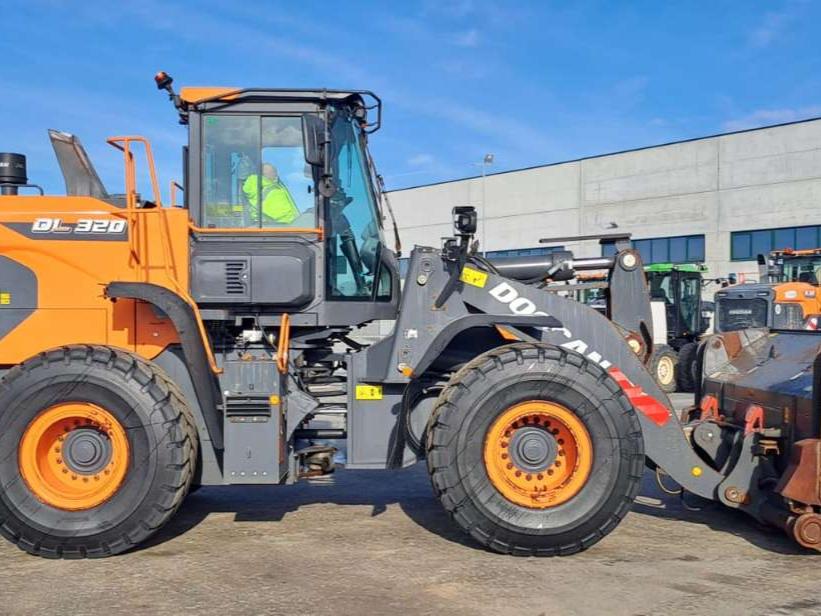Doosan DL320-7 Photo 6