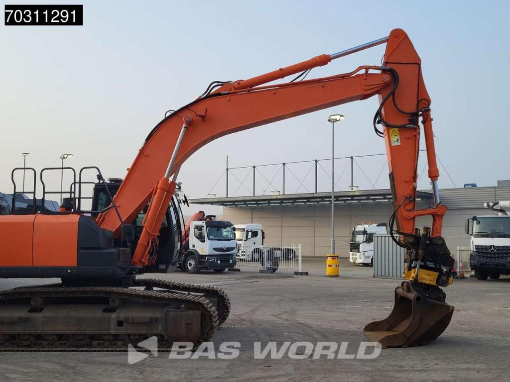 Hitachi ZX300 LC -6 Photo 10